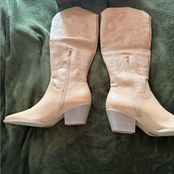 Women's Tan Western Boots - Picture 4 of 6